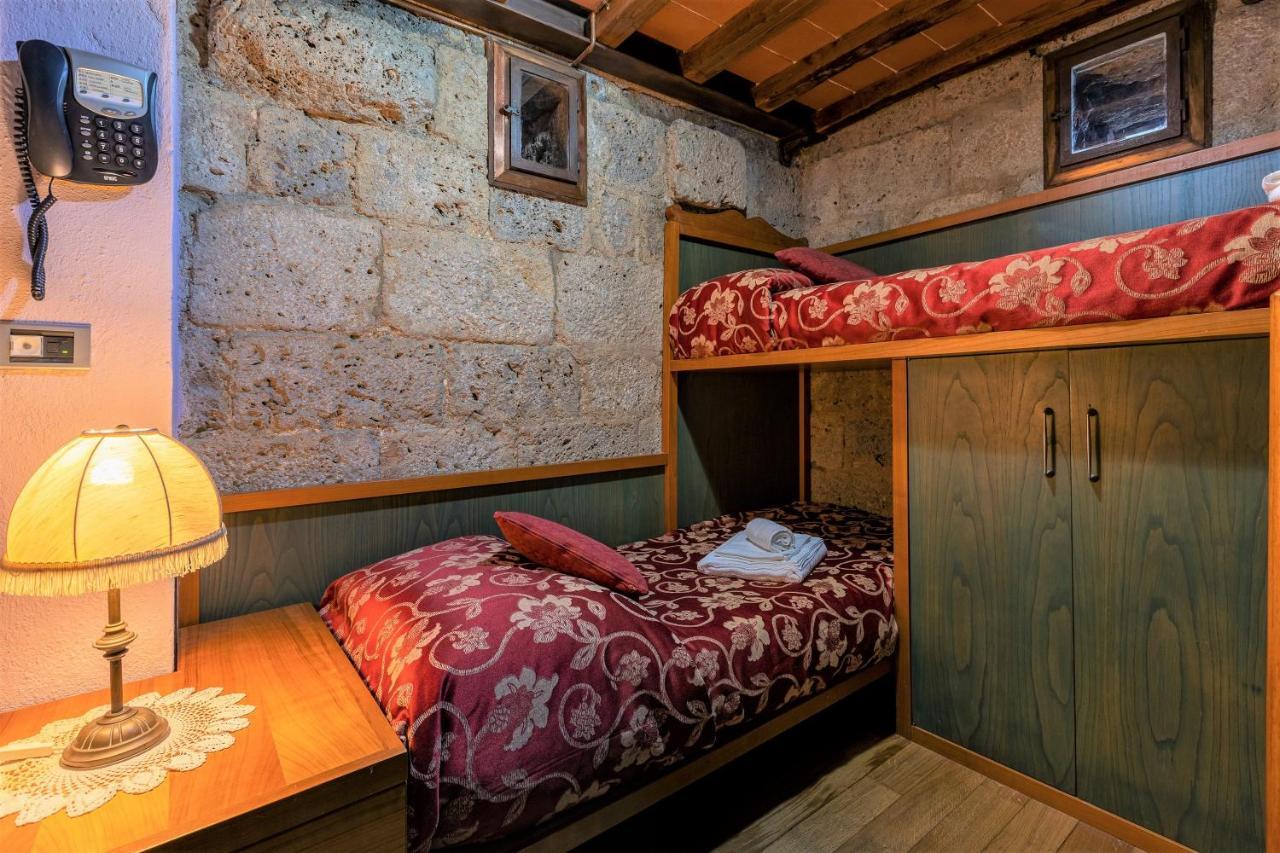 Torre Salvucci Maggiore Medieval Tower Experience サン・ジミニャーノ エクステリア 写真